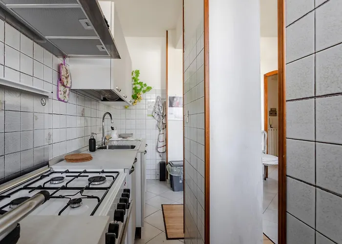 Guesthost - Bright With Parking Near Apartman *