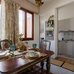 Guesthost - Bright With Parking Near Viareggio