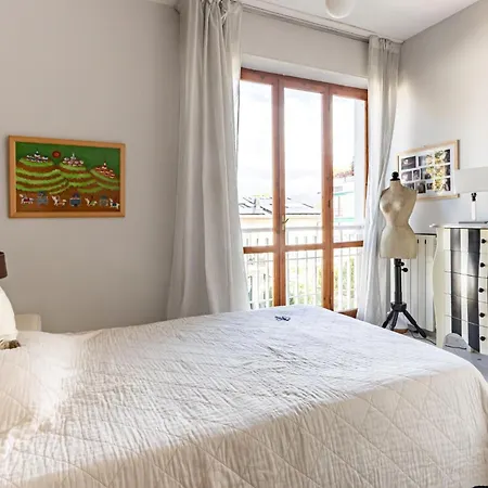 Guesthost - Bright With Parking Near