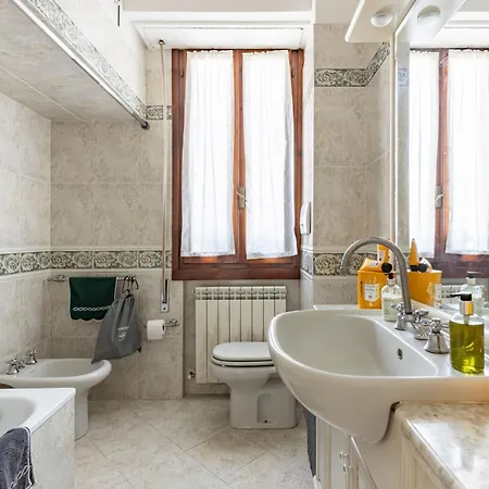 Guesthost - Bright With Parking Near Apartamento *
