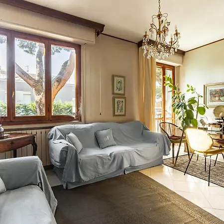 Apartamento Guesthost - Bright With Parking Near Viareggio