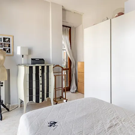 Guesthost - Bright With Parking Near Appartement Viareggio