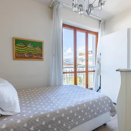 Appartement Guesthost - Bright With Parking Near