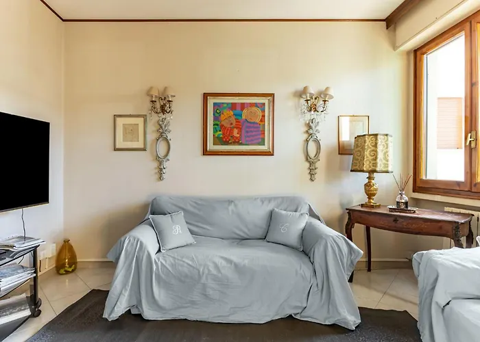 Guesthost - Bright With Parking Near Appartement Viareggio