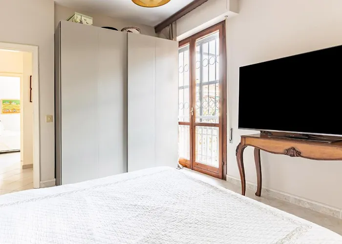 Apartment Guesthost - Bright With Parking Near *