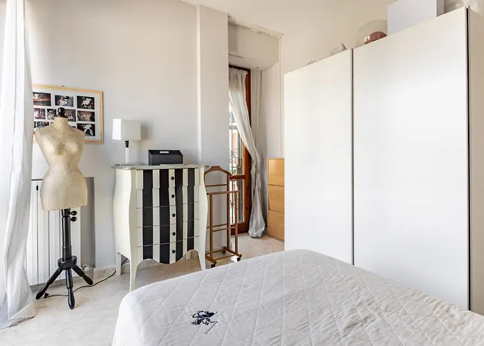 Guesthost - Bright With Parking Near Apartment Viareggio