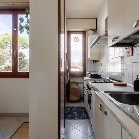 Bright With Parking Near *